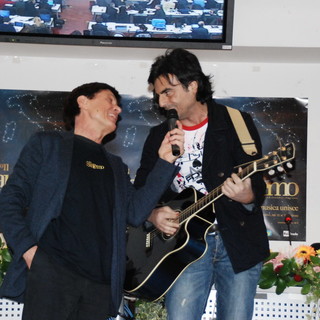 Festival di Sanremo 2011: grande Morandi, irrompe De Marinis e Gianni canta insieme a lui