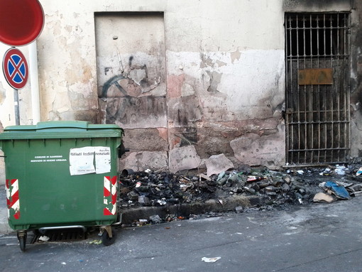 Sanremo: dopo gli episodi vandalici degli ultimi giorni soppressa la postazione dei cassonetti in piazza Nota Sanremo: dopo gli episodi vandalici degli ultimi giorni soppressa la postazione dei cassonetti in piazza Nota
