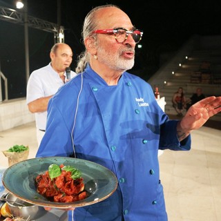 Un momento dello show cooking di Andy Luotto presso l'Auditorium Comunale di Ospedaletti Un momento dello show cooking di Andy Luotto presso l'Auditorium Comunale di Ospedaletti