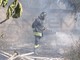 Sanremo: spento l'incendio di sterpaglie in Valle Armea, distrutta una baracca ed un motocarro (Foto e Video)