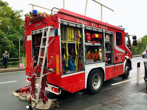 Camporosso: si capotta con l'auto e finisce fuoristrada, la conducente esce fortunatamente illesa