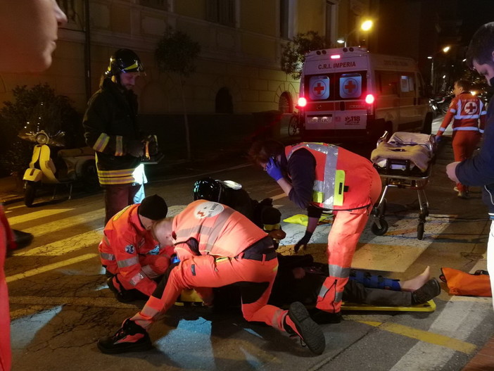Imperia: investimento pedonale in piazza Marconi, due feriti trasportati in ospedale (Foto)