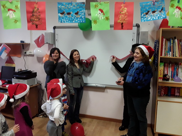 Sanremo: inaugurata questa mattina la nuova lavagna multimediale alla Scuola dell'Infanzia 'Arcobaleno' Sanremo: inaugurata questa mattina la nuova lavagna multimediale alla Scuola dell'Infanzia 'Arcobaleno'