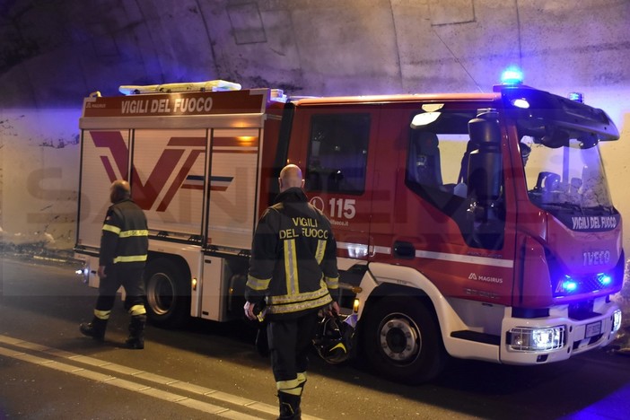 Notte di Capodanno, grave incidente sull’Aurelia bis: persona ferita estratta dalle lamiere e corsa al 'Borea' in codice rosso Notte di Capodanno, grave incidente sull’Aurelia bis: persona ferita estratta dalle lamiere e corsa al 'Borea' in codice rosso
