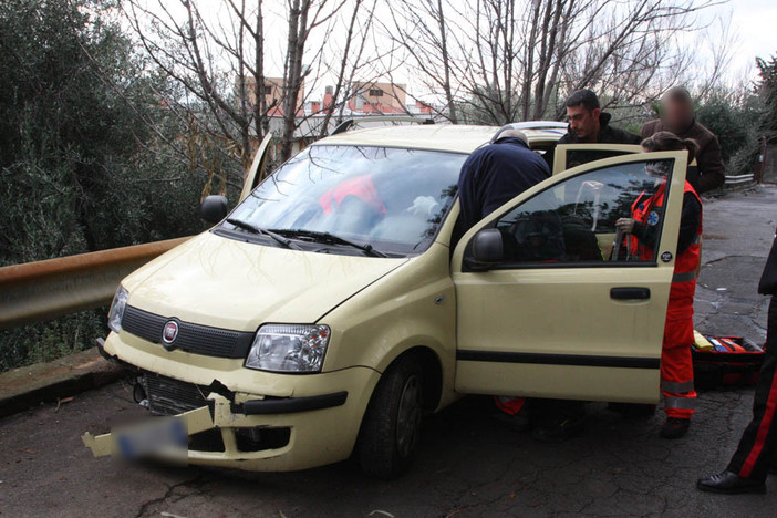 Riva Ligure: finisce in una scarpata su un tornante di via De Gasperi, 62enne si ferisce lievemente Riva Ligure: finisce in una scarpata su un tornante di via De Gasperi, 62enne si ferisce lievemente