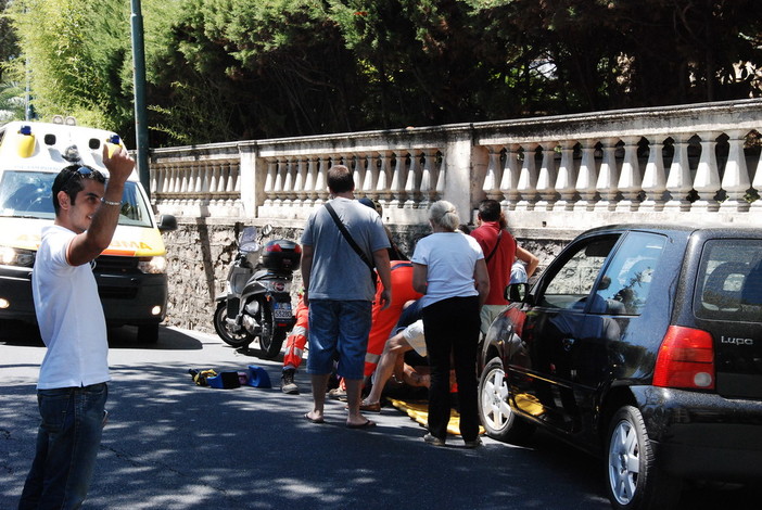 Sanremo: incidente stamattina in corso Inglesi, leggermente ferita una donna