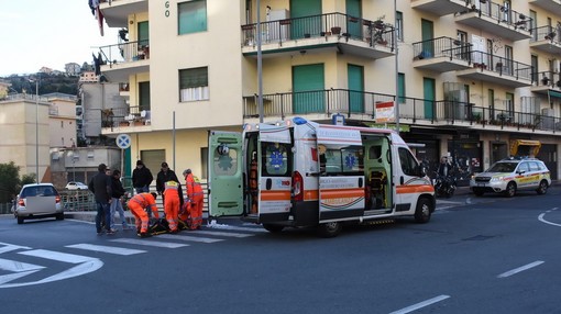Sanremo: investimento pedonale questo pomeriggio al Borgo, anziano portato in ospedale (Foto) Sanremo: investimento pedonale questo pomeriggio al Borgo, anziano portato in ospedale (Foto)