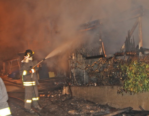 Montalto: sotto controllo l'incendio di ieri sera, questa mattina intervenuto anche un elicottero