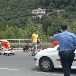 Taggia. incidente sulla superstrada, feriti per fortuna lievi, le foto di un lettore