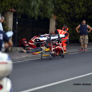 Sanremo: cade con lo scooter in via San Francesco, soccorso dal 118 e dalla Croce Rossa Sanremo: cade con lo scooter in via San Francesco, soccorso dal 118 e dalla Croce Rossa