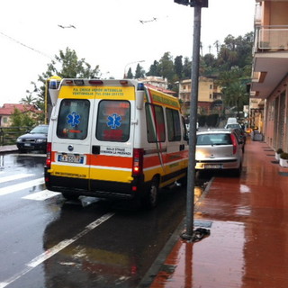 Bordighera: donna investita da un'auto sulle strisce in località Arziglia, intervento del 118