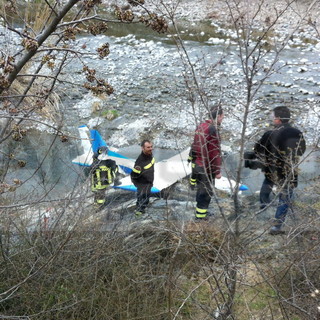 L'aereo finito nel fiume