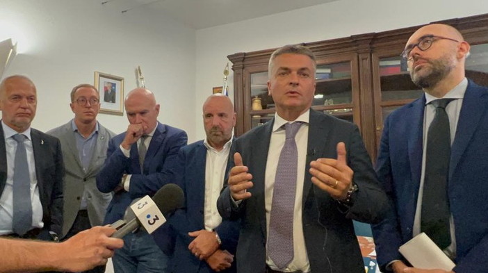 Rixi a Limone per il Tenda bis: "Costi cresciuti del 40%. Apriamo il tunnel, per la vecchia canna si vedrà" Rixi a Limone per il Tenda bis: "Costi cresciuti del 40%. Apriamo il tunnel, per la vecchia canna si vedrà"