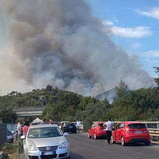 Dal savonese: incendio a Cisano sul Neva, due elicotteri e tre canadair in azione: evacuata una famiglia (Foto e Video)