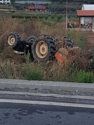 Incidente mortale ad Ortovero a pochi chilometri da Pieve di Teco: camion contro trattore (Foto e Video)