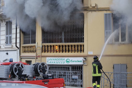Sanremo: incendio di via Nino Bixio, stanno bene i tre intossicati, due appartamenti sono inagibili