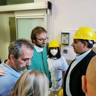 Incendio al Santa Corona, i vertici della sanità regionale in sopralluogo. Toti: "Cause? Probabile il dolo, nel caso lo accerterà la Magistratura" (Foto e Video)