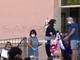 Primo giorno di scuola senza particolari criticità in provincia: a Ventimiglia una corda per il distanziamento sociale (Foto) Primo giorno di scuola senza particolari criticità in provincia: a Ventimiglia una corda per il distanziamento sociale (Foto)