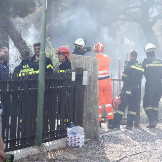 Incendio di bosco ed Aurelia chiusa a pochi chilometri dalla nostra provincia