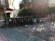 Sanremo: i soliti 'incivili' buttano a terra immondizia in modo indiscriminato in piazza San Bernardo (Foto)