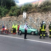Imperia: scontro auto-scooter in via San Lazzaro, 80enne trasportato in elicottero (Foto)
