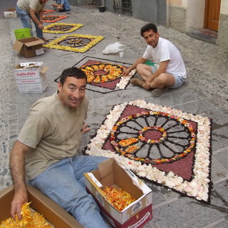 I maestri infioratori di Santo Stefano nel weekend a Pietra