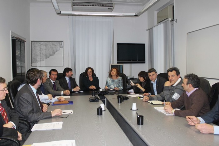 Tavolo di conciliazione in Prefettura senza l'Aimeri, sindacati insoddisfatti confermano lo sciopero del 16 febbraio. Secondo Zoccarato stipendi pagati Tavolo di conciliazione in Prefettura senza l'Aimeri, sindacati insoddisfatti confermano lo sciopero del 16 febbraio. Secondo Zoccarato stipendi pagati