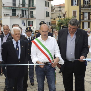 Imperia: il neo Sindaco Carlo Capacci ha inaugurato questo pomeriggio la Festa di San Giovanni Imperia: il neo Sindaco Carlo Capacci ha inaugurato questo pomeriggio la Festa di San Giovanni