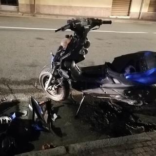 Imperia: violento scontro tra un'auto ed uno scooter a Castelvecchio, due giovani portati in ospedale (Foto)