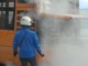 Sanremo: prende fuoco il motore di un bus sull'Aurelia, pronto intervento con un estintore (Foto)