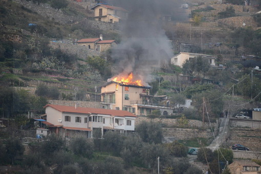 Sanremo: incendio di una villetta in strada Suseneo, le lamentele di un residente Sanremo: incendio di una villetta in strada Suseneo, le lamentele di un residente