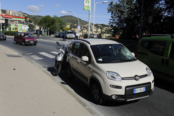 Imperia: grave incidente stradale in via Garibaldi, investita una anziana da una Fiat Panda