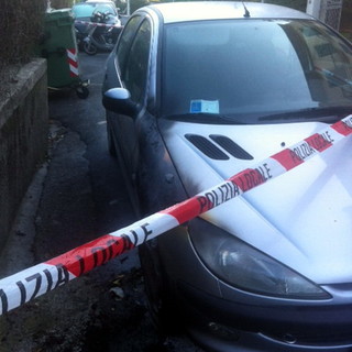 Bordighera: due auto parzialmente distrutte da un incendio nella notte in corso Regina Margherita