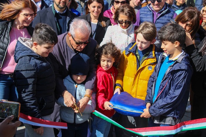 Imperia: inaugurato il ponte appena installato tra Borgo Foce e Borgo Cappuccini (Foto) Imperia: inaugurato il ponte appena installato tra Borgo Foce e Borgo Cappuccini (Foto)