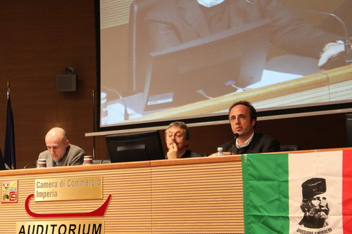 Imperia: incontro sulle mafie e l'economia, il Procuratore Cavallone:"Bisogna iniziare a rifiutare la logica dello scambio, l'antimafia si fa dal basso: dalle scuole e dai luoghi di lavoro"