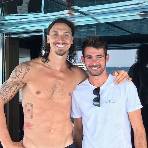 Nella foto tratta dal proprio profilo Facebook Michele Termini, la scorsa stagione nella Virtus Sanremo, posa con Zlatan Ibrahimovic