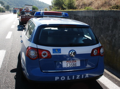Serie di controlli della Polstrada di Sanremo: fermato un 24enne ubriaco alla guida Serie di controlli della Polstrada di Sanremo: fermato un 24enne ubriaco alla guida