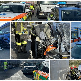 Ventimiglia: conducente di un Tir perde il controllo e piomba su tre auto, il bilancio dell'incidente al confine (Foto) Ventimiglia: conducente di un Tir perde il controllo e piomba su tre auto, il bilancio dell'incidente al confine (Foto)