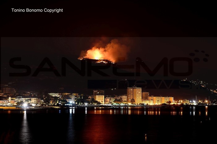 Civezza: piccolo incendio di sterpaglie questa sera vicino al Cimitero, spento intorno alle 22.30