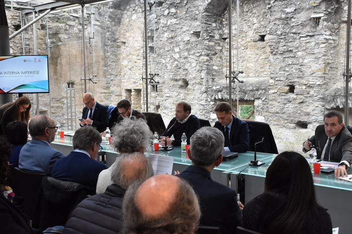 Una strategia per 19 comuni dell'entroterra: dalla Regione "Siamo di fronte a un 'Piano Marshall, ora servono le idee" (Foto e Video)