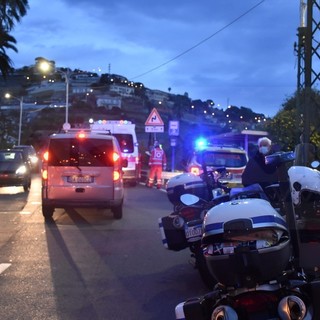 Sanremo: perde il controllo dello scooter salendo in via Val d'Olivi, 65enne in gravi condizioni a Pietra Ligure (Foto) Sanremo: perde il controllo dello scooter salendo in via Val d'Olivi, 65enne in gravi condizioni a Pietra Ligure (Foto)