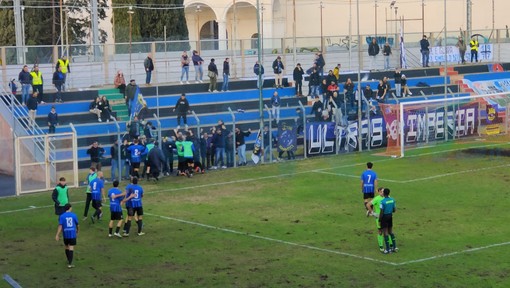 Calcio. Eccellenza, l'Albenga in nove cade a Imperia: i nerazzurri vincono 2-0