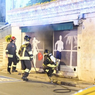 Sanremo: corto circuito e principio d'incendio sotto il Casinò, intervento dei Vigili del Fuoco (Foto)