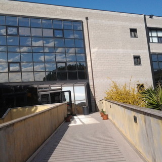 Domani l'Istituto 'Fermi-Polo-Montale' presenterà ad alunni e genitori presenterà l'offerta formativa Domani l'Istituto 'Fermi-Polo-Montale' presenterà ad alunni e genitori presenterà l'offerta formativa