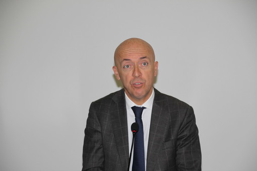 Sanremo: il Presidente di Rivieracqua Massimo Donzella rimette il mandato nelle mani del sindaco Biancheri e dell'assemblea dei sindaci Sanremo: il Presidente di Rivieracqua Massimo Donzella rimette il mandato nelle mani del sindaco Biancheri e dell'assemblea dei sindaci