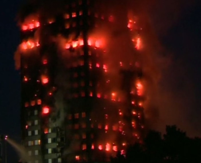Londra: incendio al grattacielo nella zona Ovest, la sanremese Stefania Rulfi vicino all'inferno di stanotte Londra: incendio al grattacielo nella zona Ovest, la sanremese Stefania Rulfi vicino all'inferno di stanotte