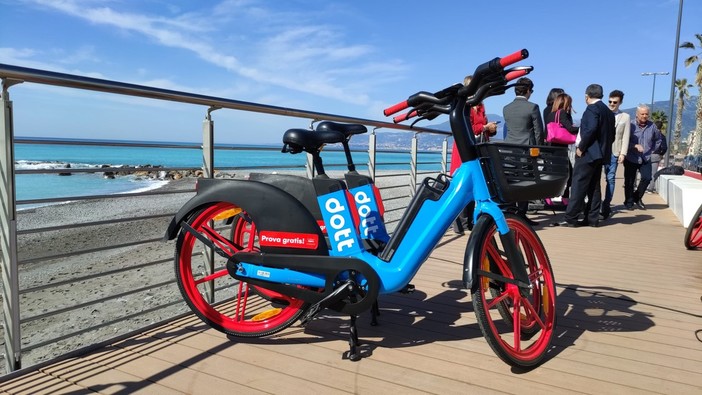 Ventimiglia: buon esordio per il servizio di mobilità elettrica in sharing, Palmero “Piace ai turisti e ai più giovani” Ventimiglia: buon esordio per il servizio di mobilità elettrica in sharing, Palmero “Piace ai turisti e ai più giovani”