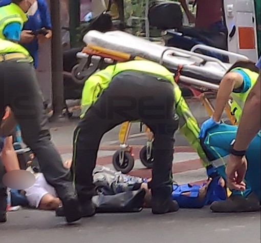 Sanremo: 80enne investita sulle strisce in corso Orazio Raimondo, trasportata in ospedale (Foto) Sanremo: 80enne investita sulle strisce in corso Orazio Raimondo, trasportata in ospedale (Foto)