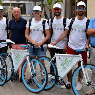 Raccolta differenziata ‘Porta a porta’ a Sanremo: al via la ‘task force’ di comunicazione in… bicicletta (Foto e Video) Raccolta differenziata ‘Porta a porta’ a Sanremo: al via la ‘task force’ di comunicazione in… bicicletta (Foto e Video)