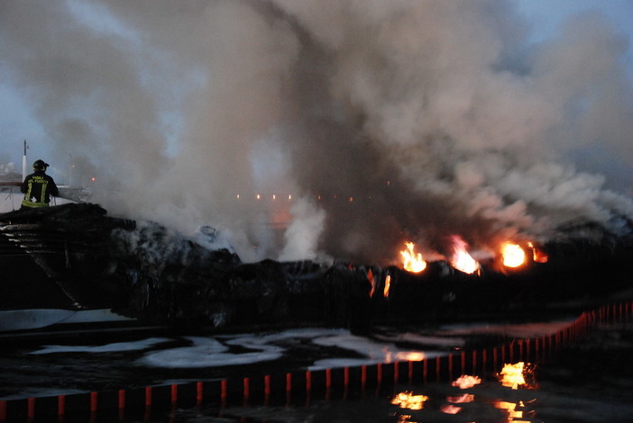 E' uno svedese di 21 anni il giovane che avrebbe provocato l'incendio dell'Irbis e del Manhattan